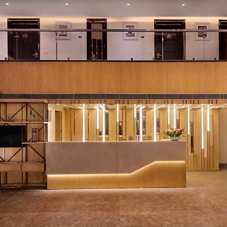 Deventure Sarovar Portico Patel Nagar Neu-Delhi Exterior foto