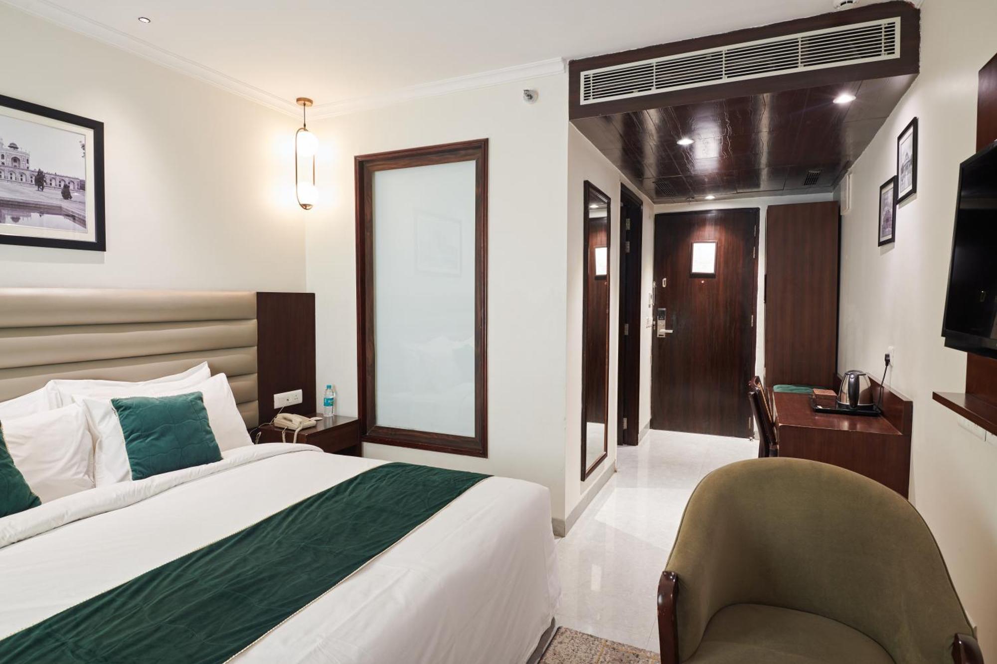 Deventure Sarovar Portico Patel Nagar Neu-Delhi Exterior foto