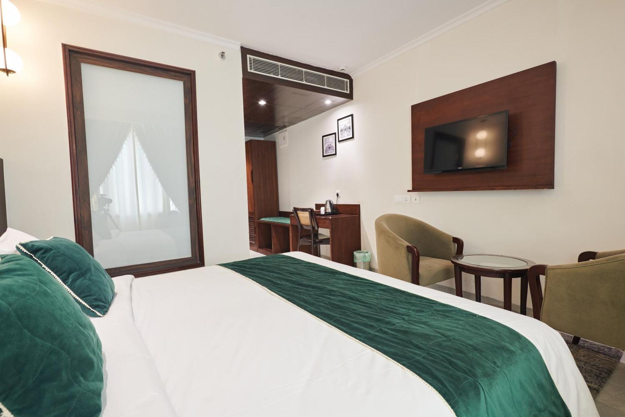 Deventure Sarovar Portico Patel Nagar Neu-Delhi Exterior foto