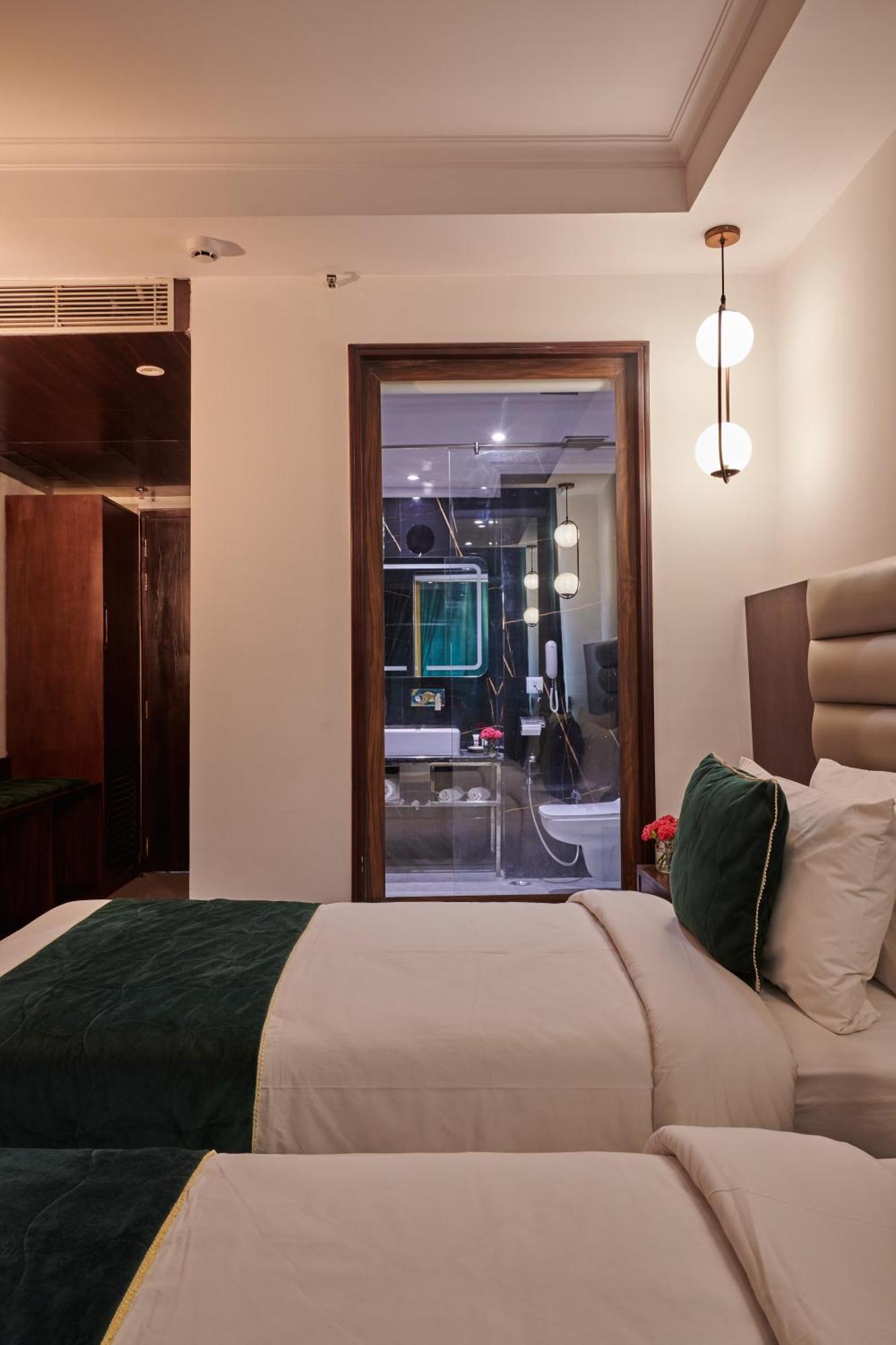 Deventure Sarovar Portico Patel Nagar Neu-Delhi Exterior foto